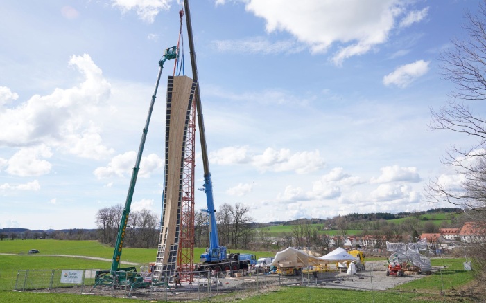 Assembly of the viewing tower for the National Horticultural Show in Wangen